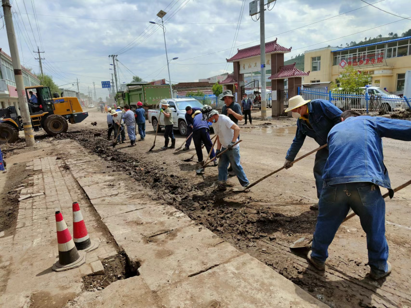 情系家鄉(xiāng)為人民 抗洪救災(zāi)勇?lián)?dāng)&mdash;&mdash;物產(chǎn)工投公司黨員干部、團(tuán)員青年奔赴災(zāi)區(qū)第一線搶險(xiǎn)救災(zāi)