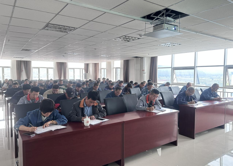 廉當(dāng)&ldquo;鐮&rdquo;可以除雜念   欲為&ldquo;獄&rdquo;勢必積災(zāi)難 &mdash;&mdash;集團(tuán)紀(jì)委書記為物產(chǎn)工投公司黨員干部、關(guān)鍵人員 授主題教育廉政專題黨課