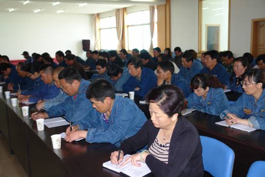 青海物產(chǎn)工業(yè)投資有限公司、青海長(zhǎng)春炭素有限公司召開(kāi)貫徹省第十二次黨代會(huì)精神學(xué)習(xí)傳