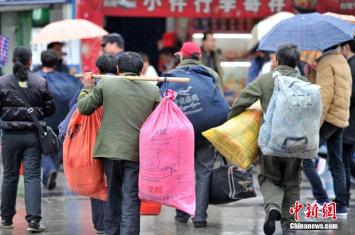 聚焦春節(jié)&ldquo;恐歸族&rdquo;：近鄉(xiāng)情怯，恐懼何來？(圖)