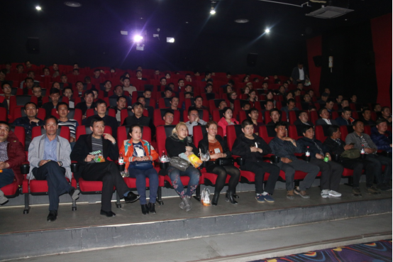 青物集團黨委集中組織觀看優(yōu)秀紀錄片《厲害了，我的國》